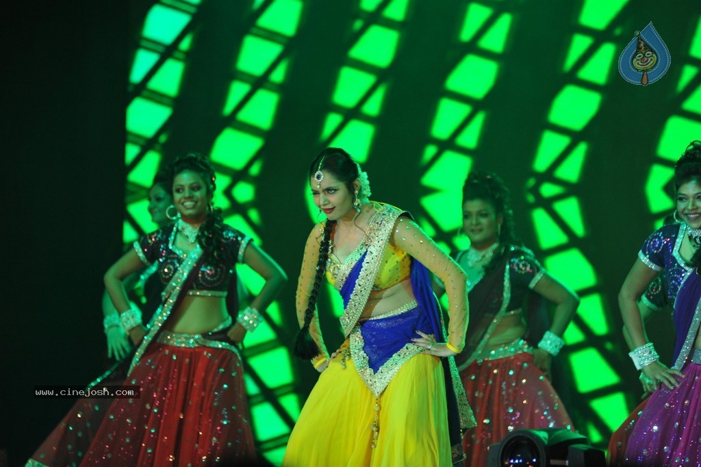 SRK at Ticket to Bollywood Event - 69 / 122 photos