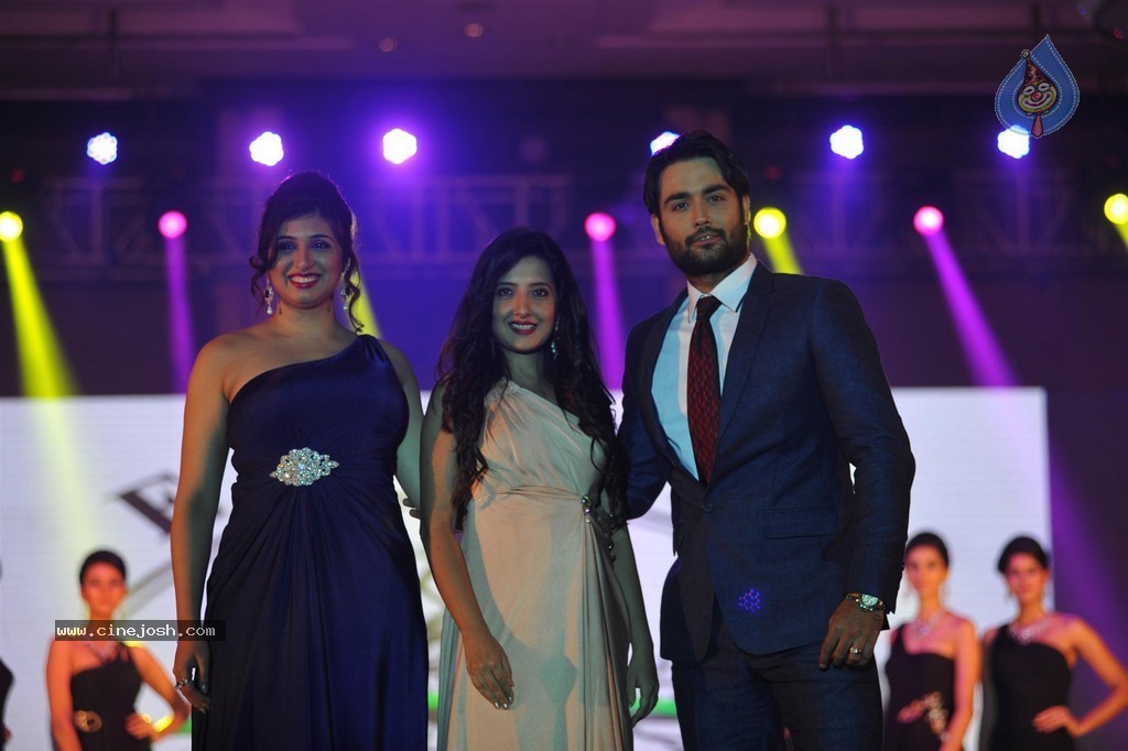 SRK at Ticket to Bollywood Event - 72 / 122 photos