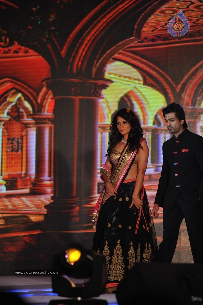 SRK at Ticket to Bollywood Event - 77 / 122 photos