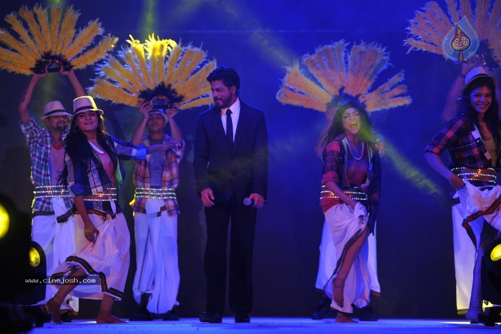 SRK at Ticket to Bollywood Event - 78 / 122 photos