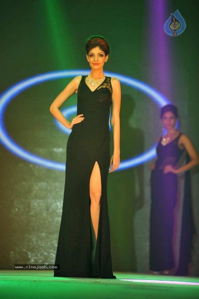 SRK at Ticket to Bollywood Event - 84 / 122 photos