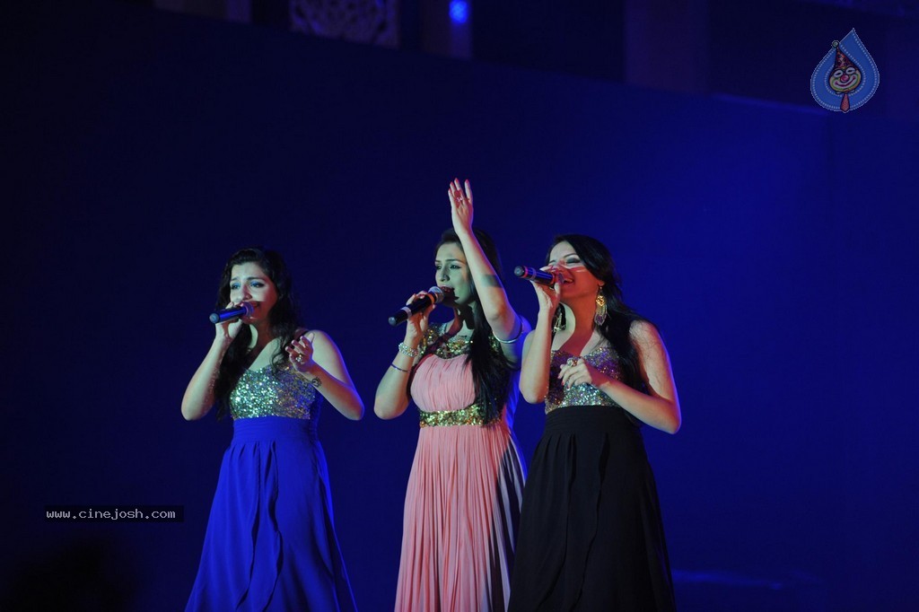 SRK at Ticket to Bollywood Event - 92 / 122 photos