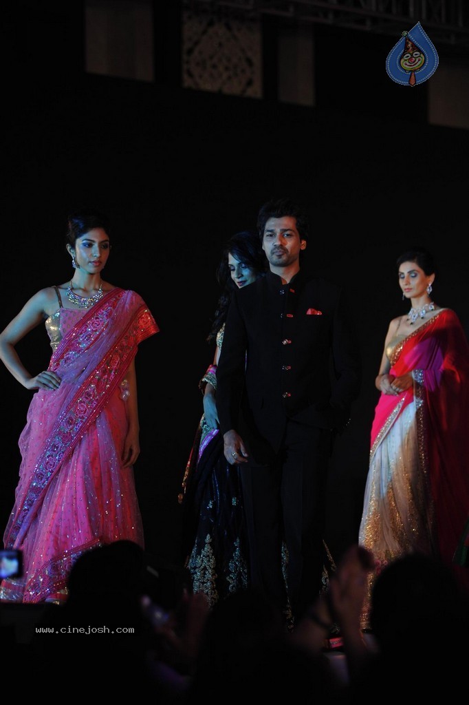 SRK at Ticket to Bollywood Event - 111 / 122 photos