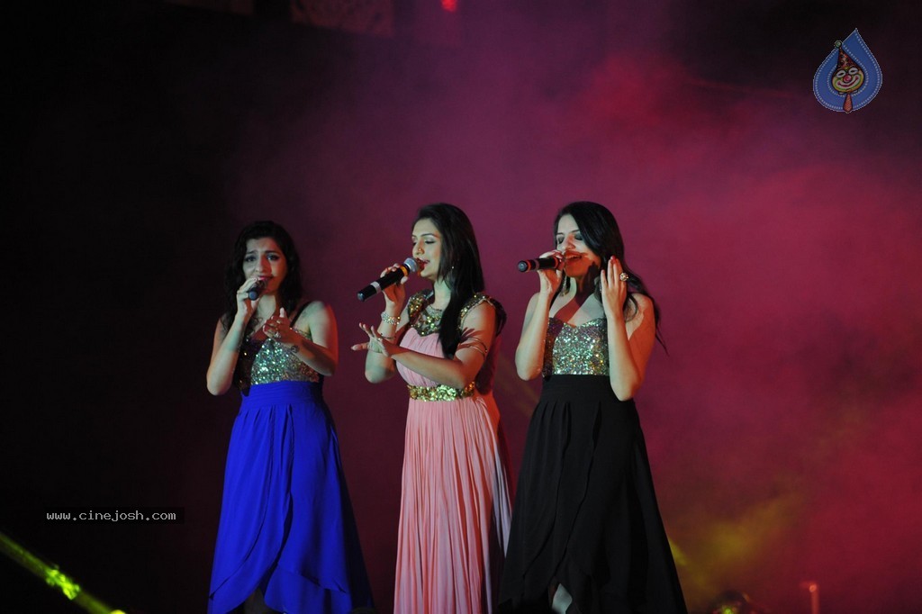 SRK at Ticket to Bollywood Event - 114 / 122 photos