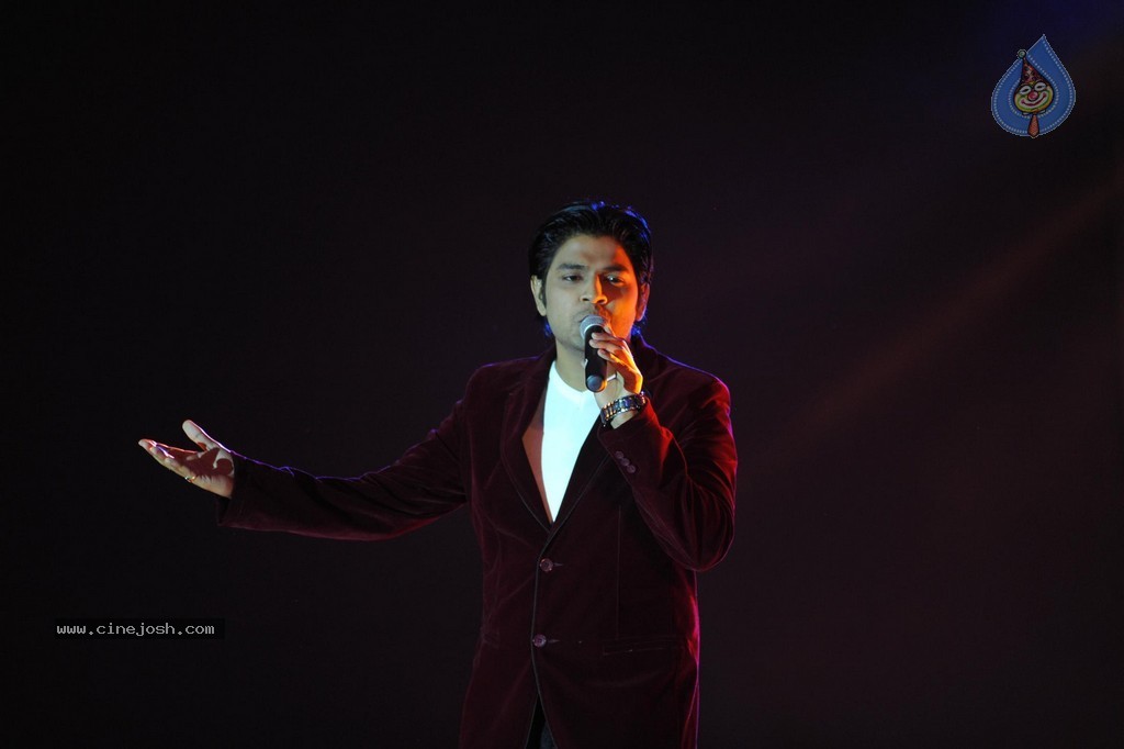 SRK at Ticket to Bollywood Event - 118 / 122 photos