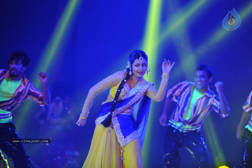 SRK at Ticket to Bollywood Event - 121 / 122 photos