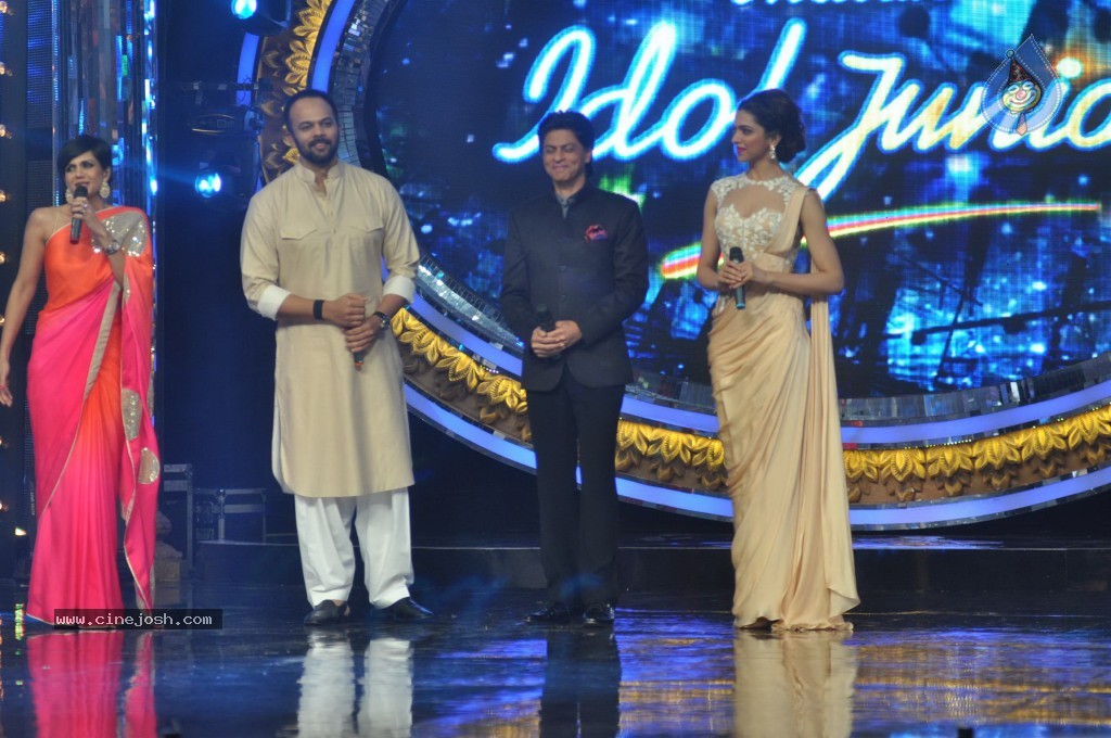 SRK n Deepika at Indian Idol Junior Event - 27 / 59 photos