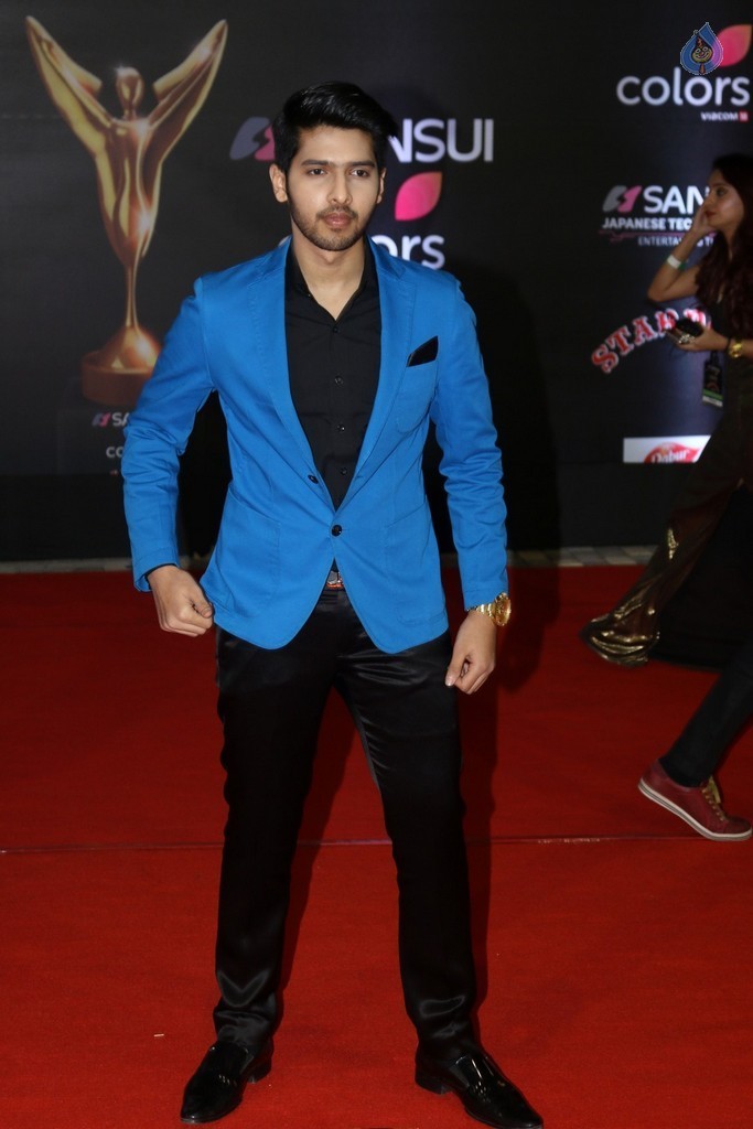 Stardust Awards 2016 Red Carpet 1 - 24 / 62 photos