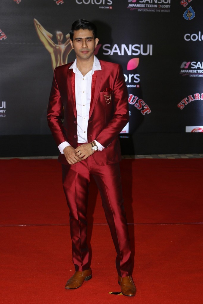 Stardust Awards 2016 Red Carpet 2 - 29 / 62 photos