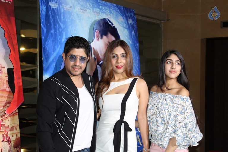 Stars at Jeena Isi Ka Naam Hai Premiere - 5 / 42 photos