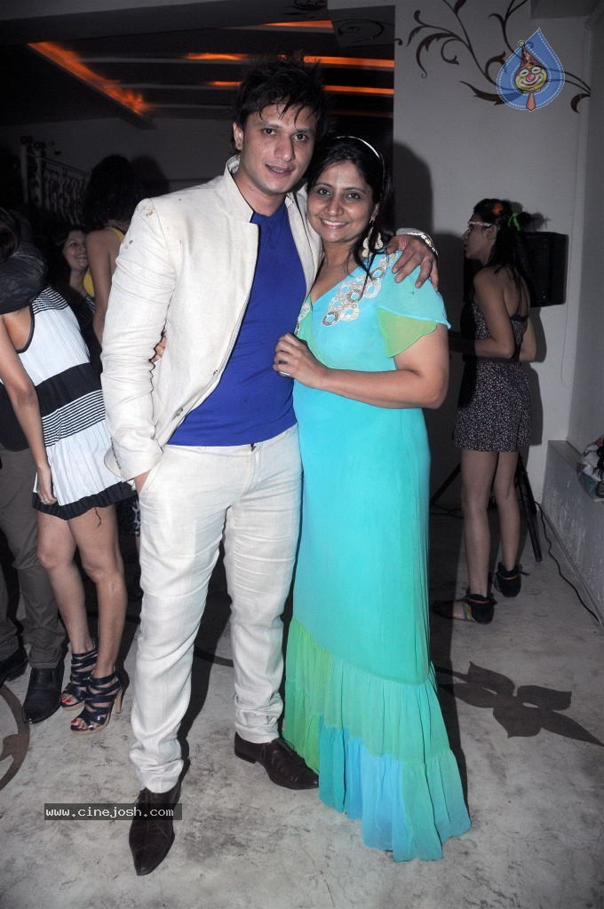 Sufzal Saleem Birthday Party - 6 / 26 photos