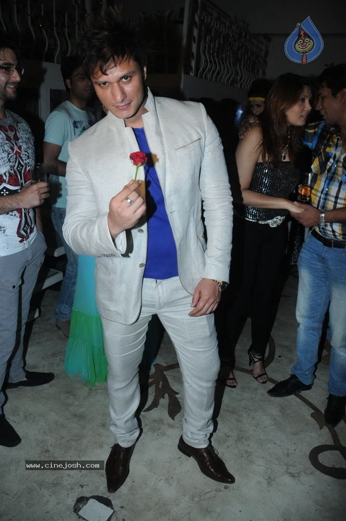 Sufzal Saleem Birthday Party - 7 / 26 photos