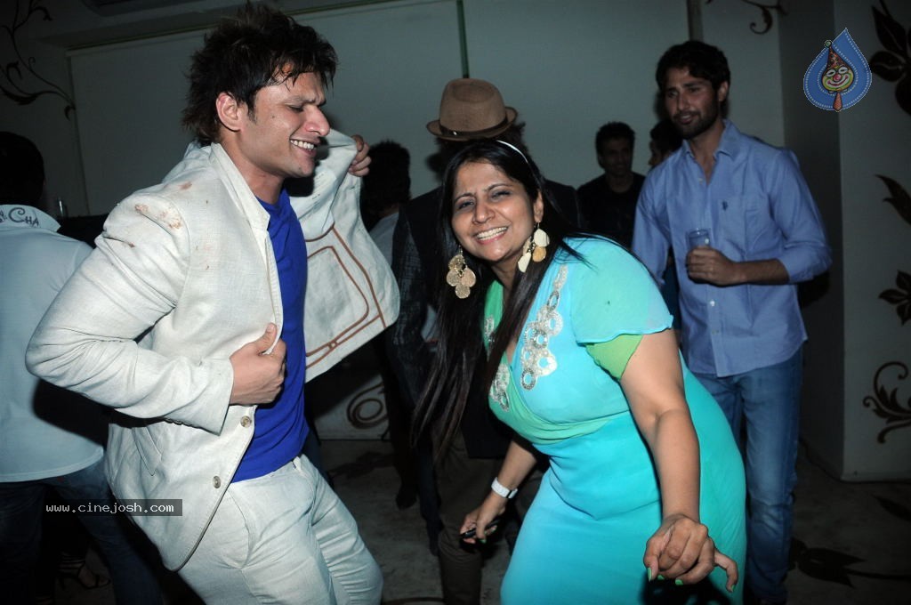 Sufzal Saleem Birthday Party - 23 / 26 photos