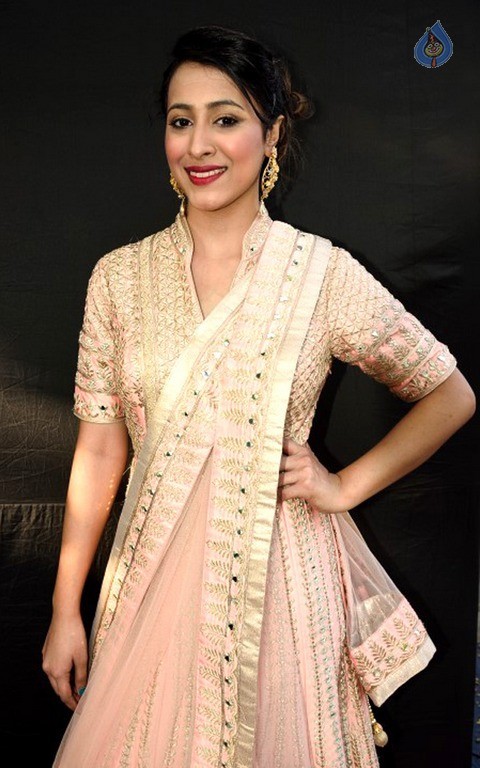 Summer Fashion Bridal Show - 14 / 21 photos