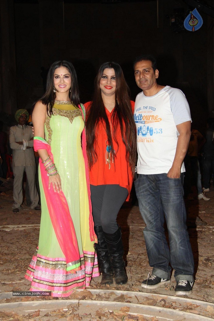 Sunny Leone at Film Leela Sets - 22 / 41 photos