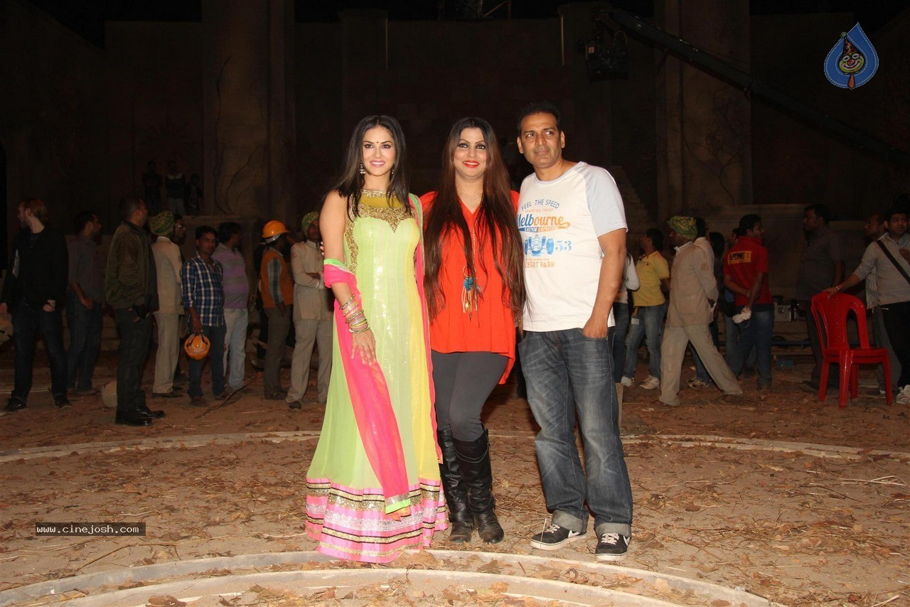 Sunny Leone at Film Leela Sets - 29 / 41 photos