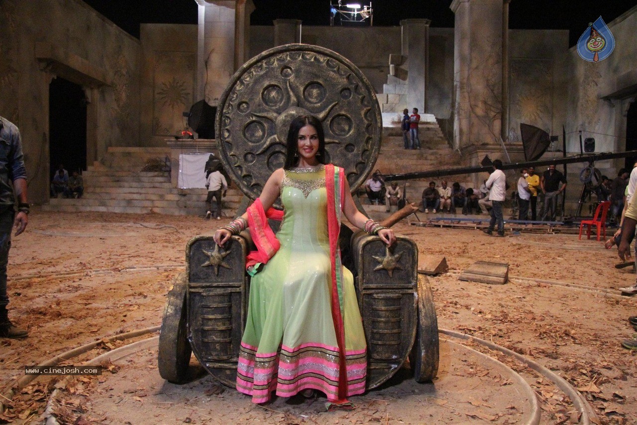 Sunny Leone at Film Leela Sets - 31 / 41 photos