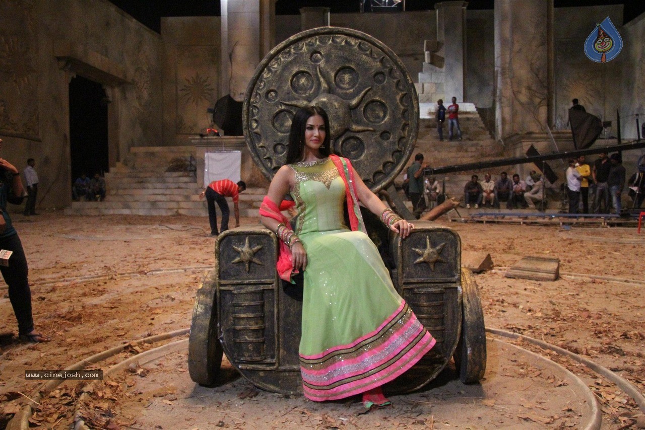 Sunny Leone at Film Leela Sets - 33 / 41 photos