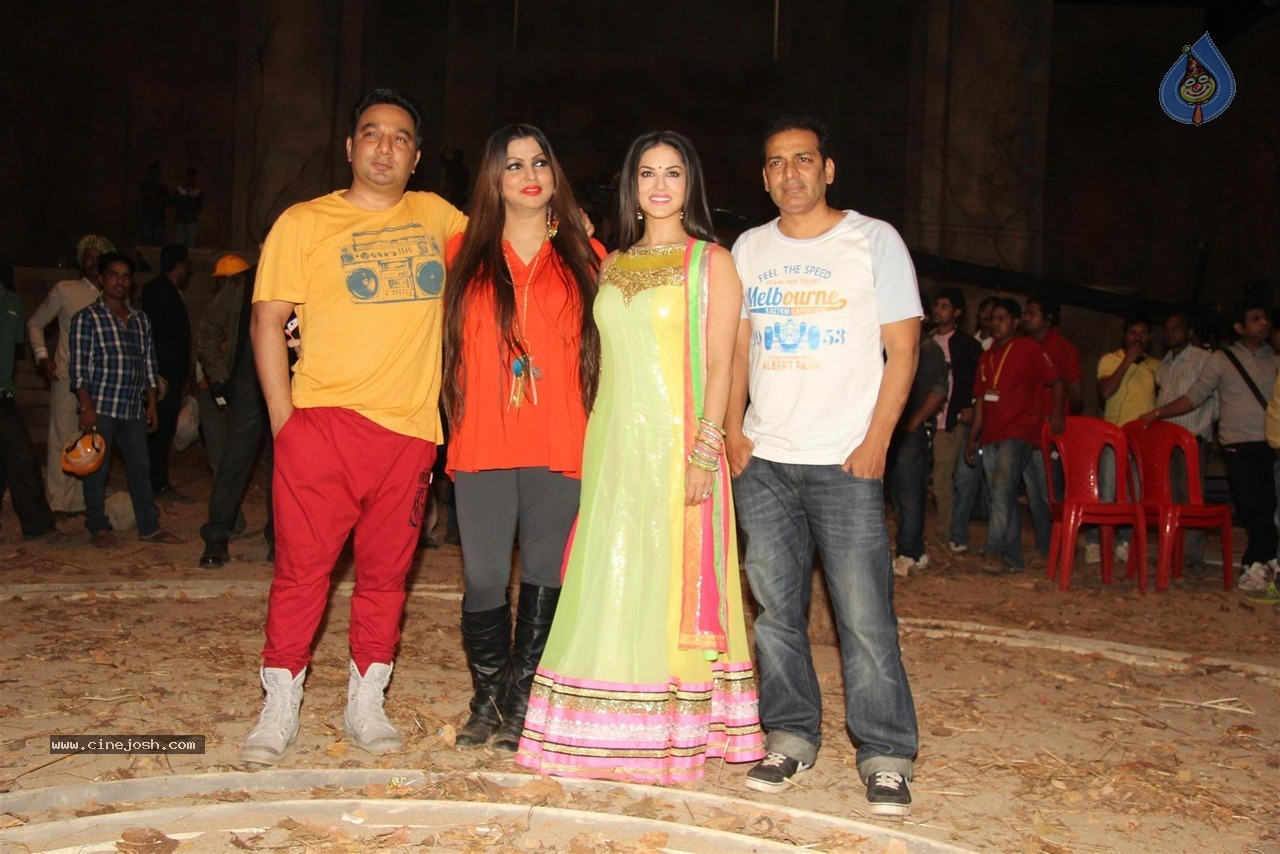 Sunny Leone at Film Leela Sets - 34 / 41 photos