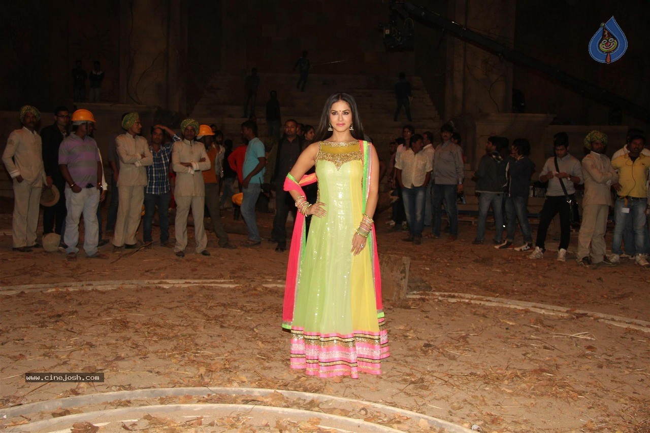 Sunny Leone at Film Leela Sets - 36 / 41 photos