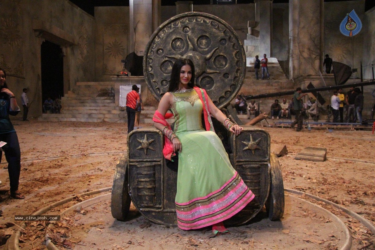 Sunny Leone at Film Leela Sets - 38 / 41 photos