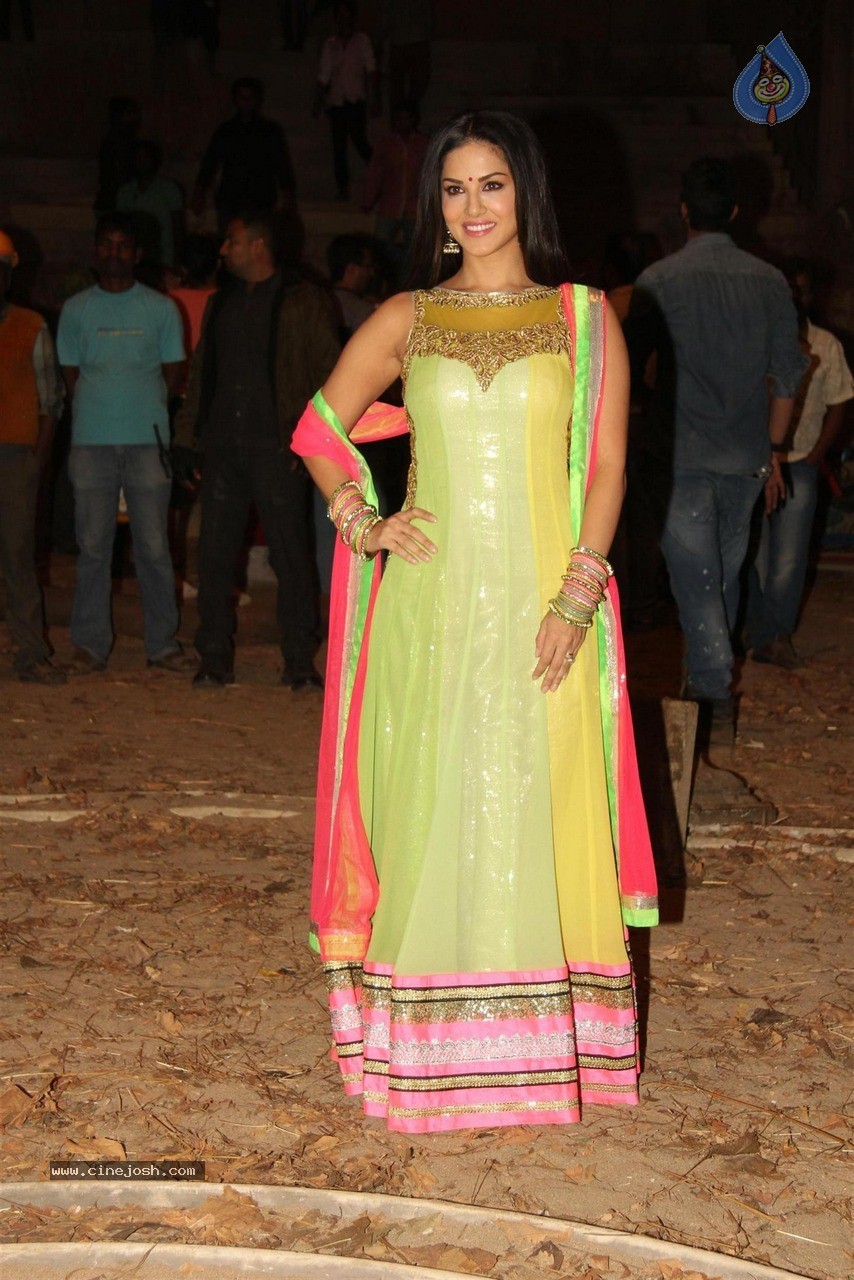 Sunny Leone at Film Leela Sets - 39 / 41 photos