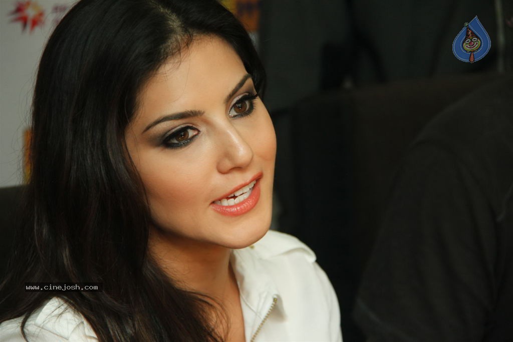Sunny Leone at Saregama Wap Portal PM - 17 / 26 photos