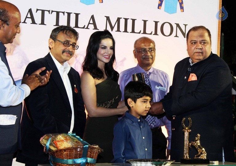 Sunny Leone at The Atilla Million Race Event - 27 / 38 photos