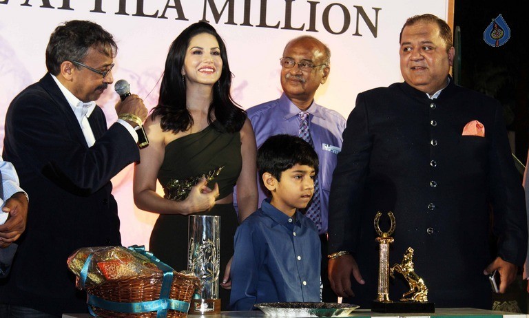 Sunny Leone at The Atilla Million Race Event - 35 / 38 photos