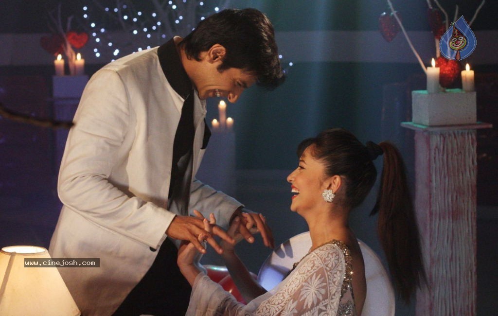 Sunny Leone Promotes Ragini MMS 2 - 10 / 17 photos