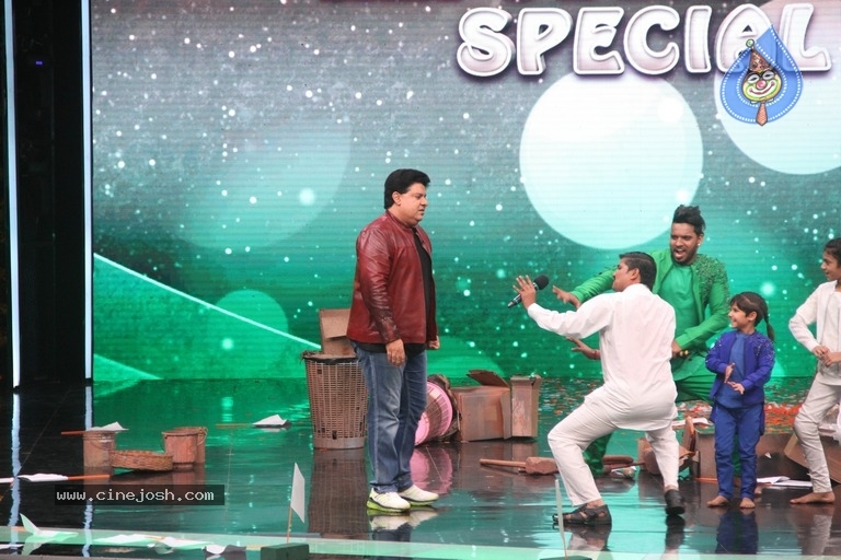 Super Dancer Show On Location Photos - 1 / 9 photos
