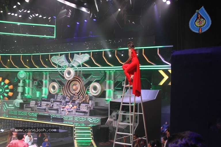 Super Dancer Show On Location Photos - 7 / 9 photos