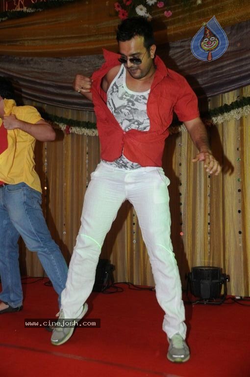 Suraj Godombe Sangeet Ceremony - 13 / 45 photos