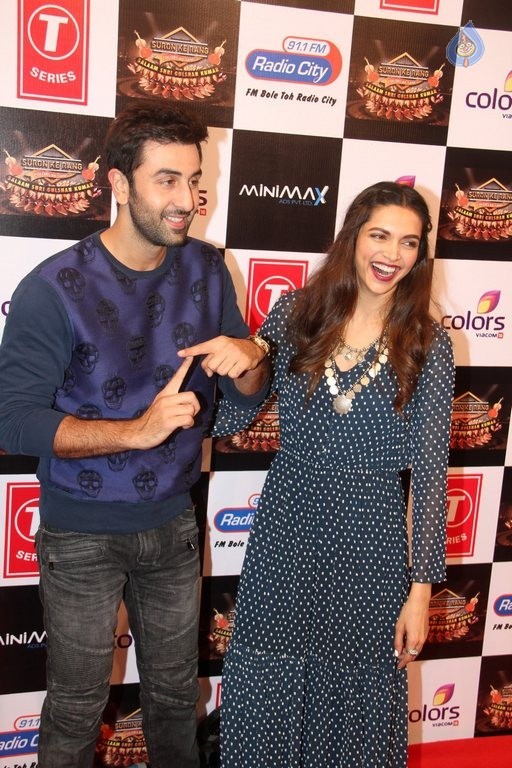 Suron Ke Sang Salaam Shri Gulshan Kumar Red Carpet - 67 / 82 photos