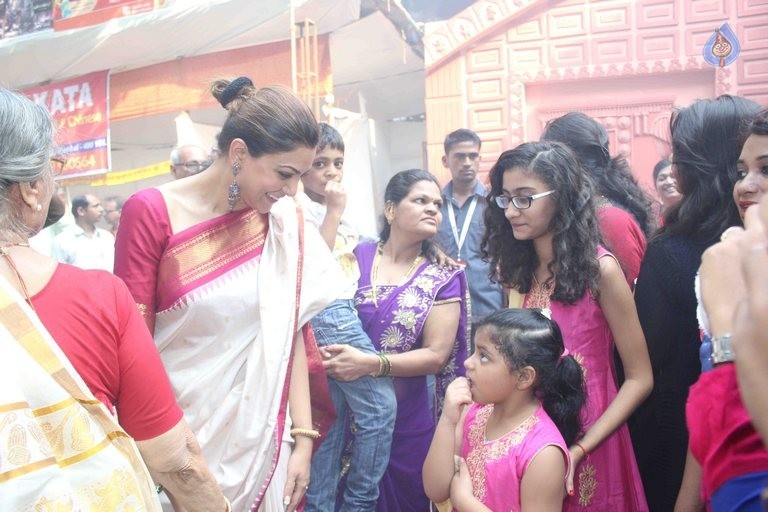 Sushmita Sen at Durga Aarti - 15 / 21 photos