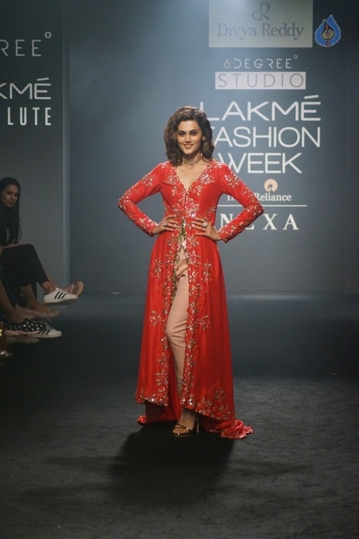 Taapsee at LFW Winter Festive 2017 - 2 / 18 photos