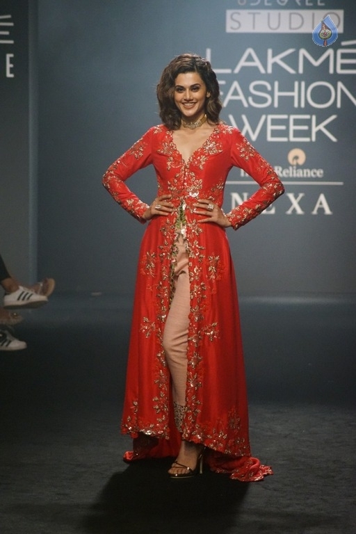 Taapsee at LFW Winter Festive 2017 - 4 / 18 photos