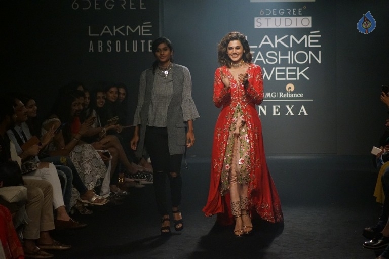 Taapsee at LFW Winter Festive 2017 - 7 / 18 photos