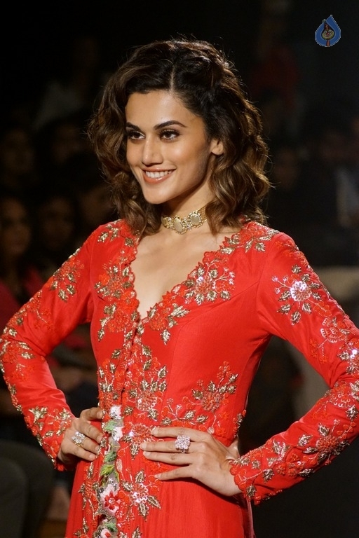 Taapsee at LFW Winter Festive 2017 - 13 / 18 photos
