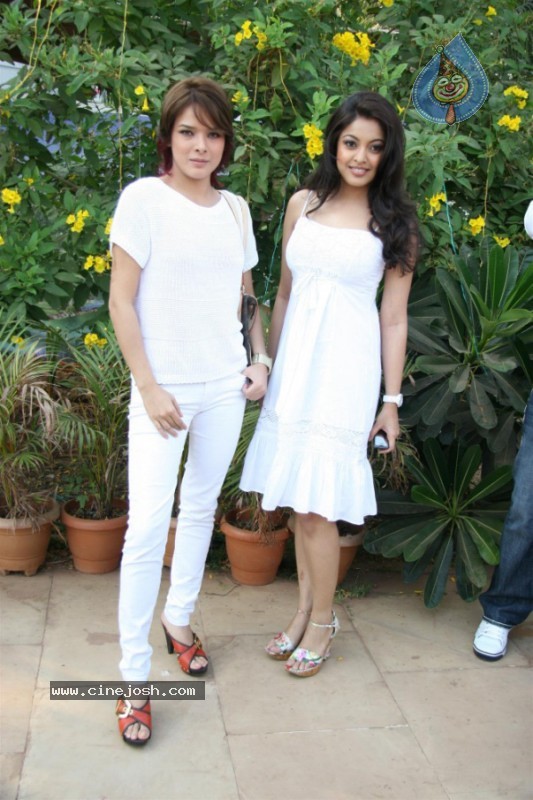 Tanushree Dutta, Udita Goswami at film Rokkk event - 10 / 20 photos