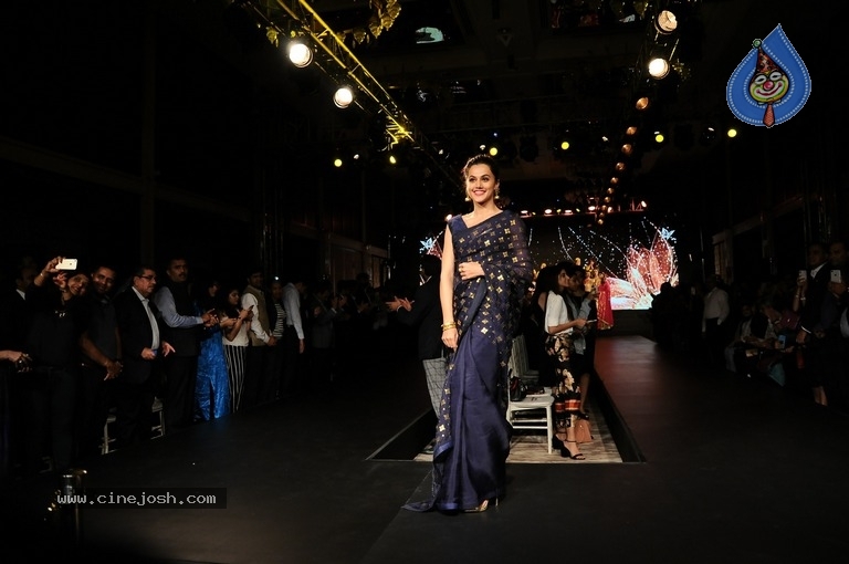 Tapsee Pannu At Forevermark Collection Fashion Show - 3 / 9 photos