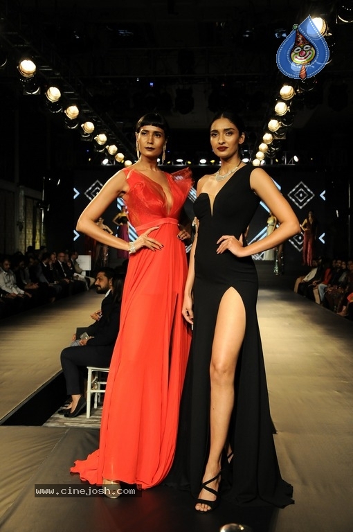 Tapsee Pannu At Forevermark Collection Fashion Show - 9 / 9 photos