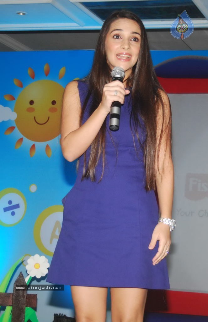 Tara Sharma Launches Me and Mom Show - 17 / 30 photos