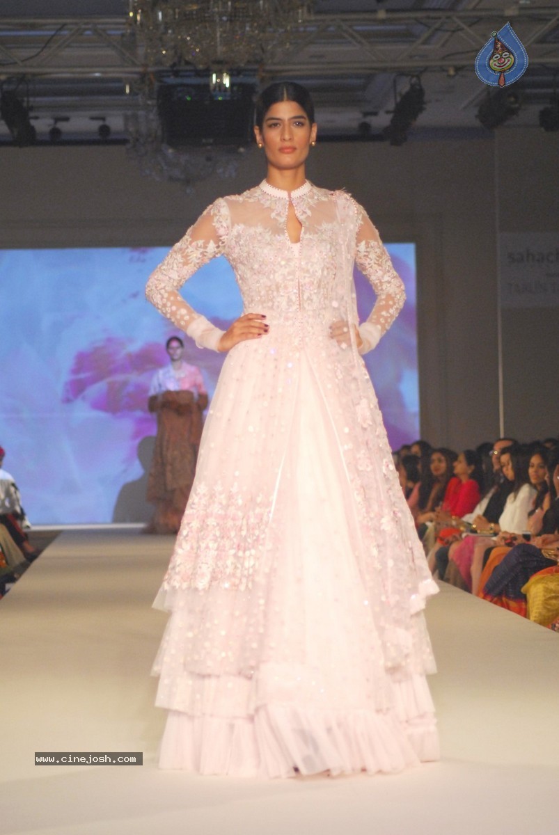 Tarun Tahiliani Solo Show for Sahachari Foundation - 22 / 39 photos