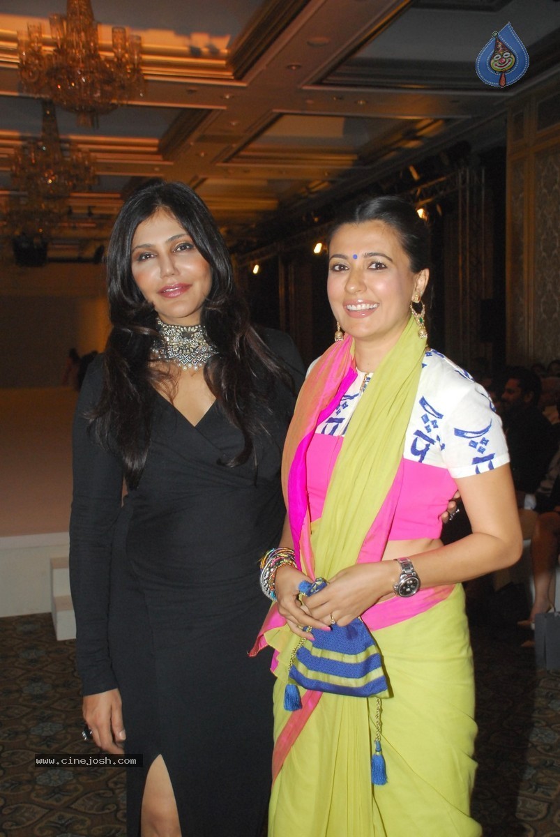 Tarun Tahiliani Solo Show for Sahachari Foundation - 26 / 39 photos