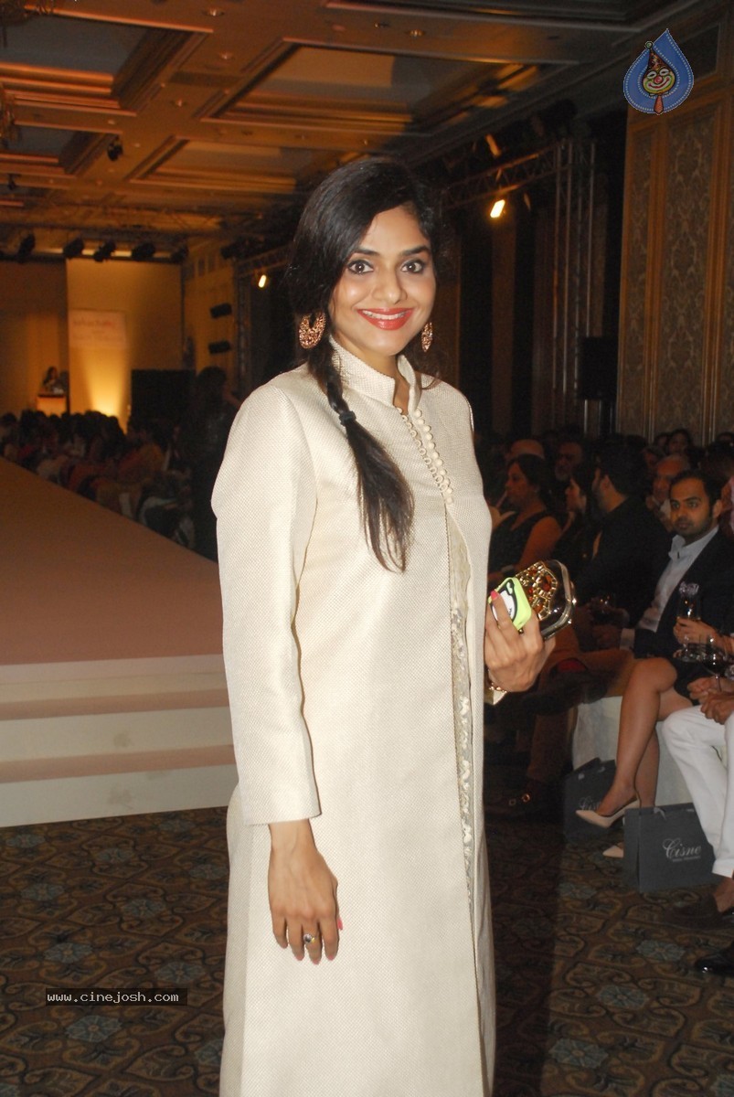 Tarun Tahiliani Solo Show for Sahachari Foundation - 39 / 39 photos