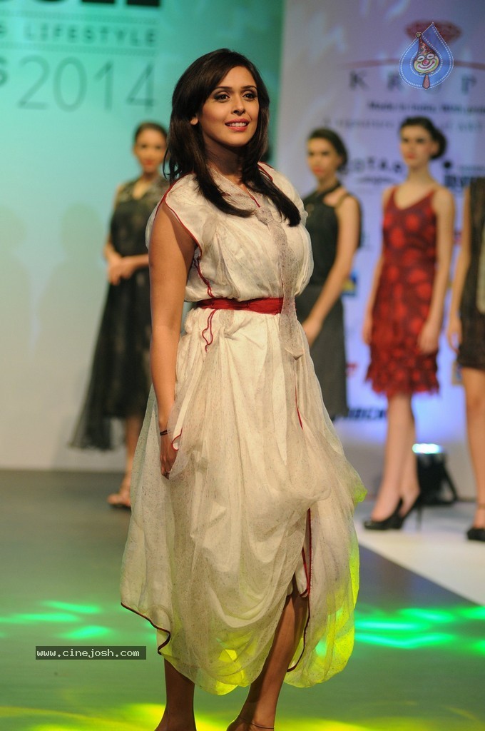 Tassel Fashion n Lifestyle Awards 2014 - 71 / 82 photos