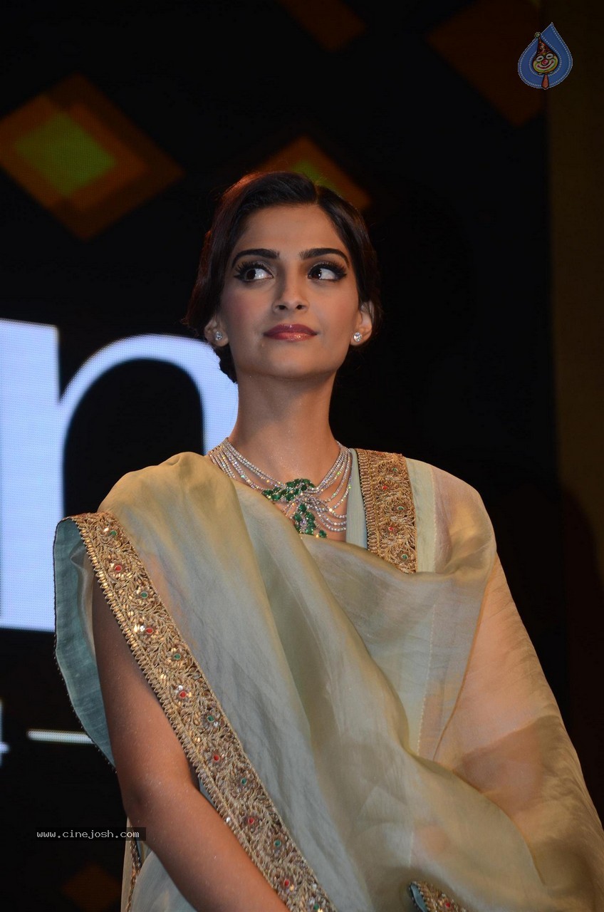 The Artisan Jewellery Design Awards 2014 - 96 / 105 photos