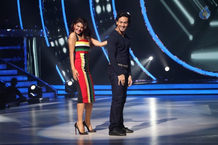 Tiger Shroff at Jhalak Dikhhla Jaa Sets - 3 / 32 photos