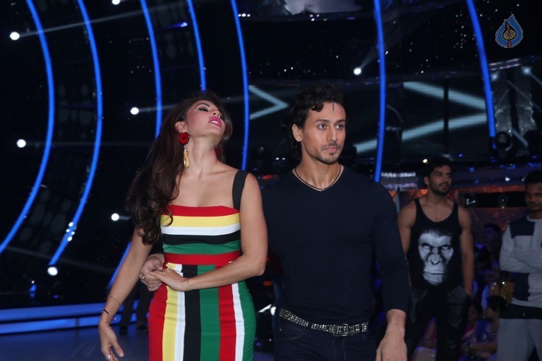 Tiger Shroff at Jhalak Dikhhla Jaa Sets - 4 / 32 photos